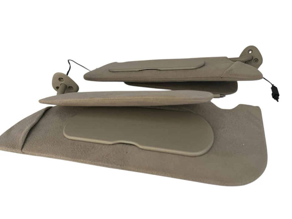 Juego de 2 parasoles Cadillac DeVille 2000-2005 OEM con luces atenuadoras Foto 2 de 4