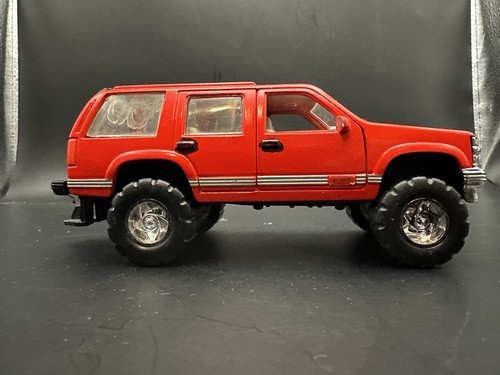 TOOTSIETOY 1/32 Scale 1996 CHEVY TAHOE Red With Opening Doors, Trunk - Vintage - Picture 4 of 12