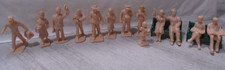 13 PLASTICVILLE O SCALE UNPAINTED FIGURES AND 2 BENCHES LOT C