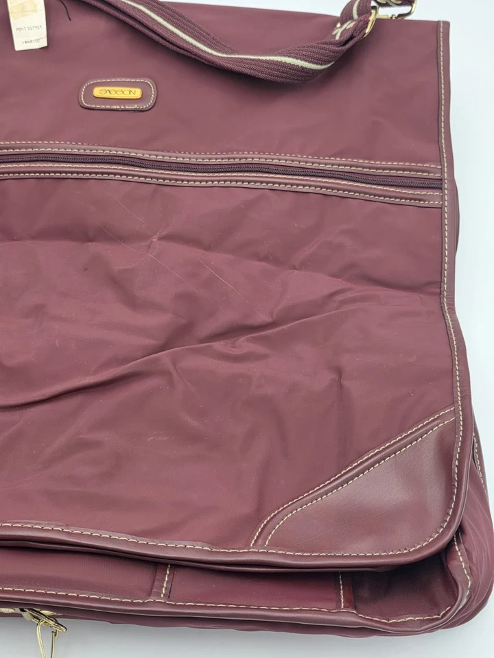 Bolso de viaje compacto vintage nuevo con etiquetas Sasson borgoña de nailon y cuero Foto 3 de 4