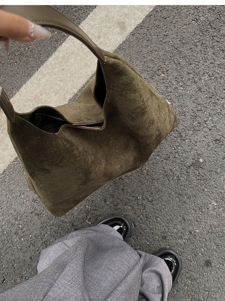 Bolso hobo de gamuza sintética para mujer holgado bolso de moda cierre magnético Foto 3 de 4