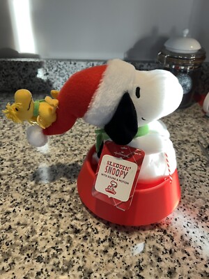 2013 Peanuts, Snoopy Hallmark Animated Christmas Plush on Dog Bowl Sled w/tags