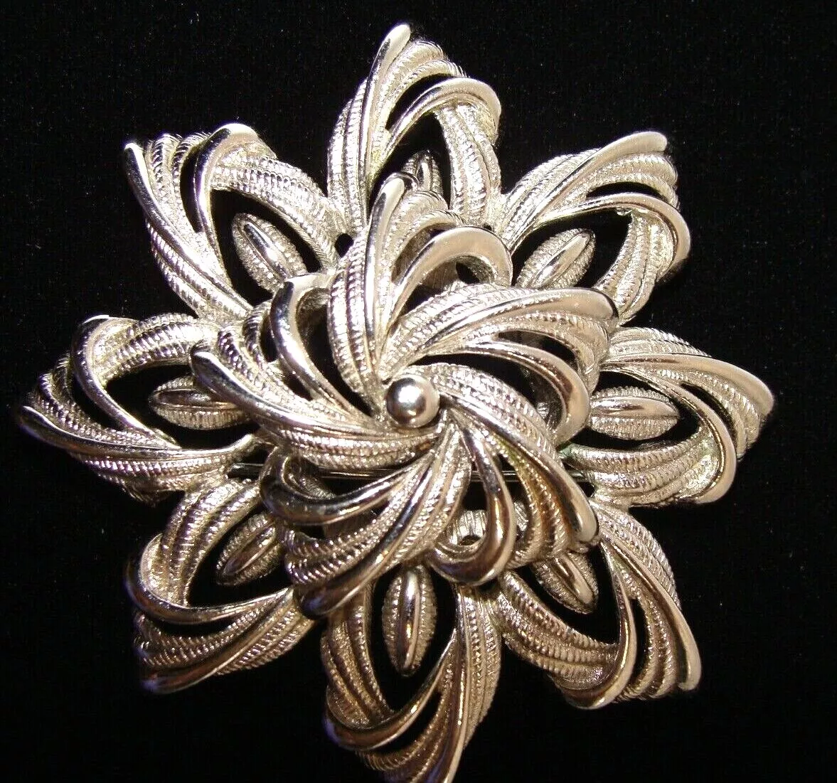 Monet on sale brooch prices