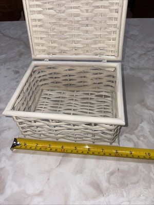 White Wicker 8  Hinged Box