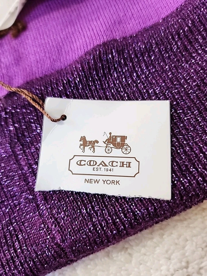 Nuevo sombrero tejido Coach para mujer violeta marino/plateado firma Cs talla única Foto 4 de 4