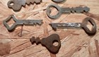 12 vintage various assortment of keys — photo 4