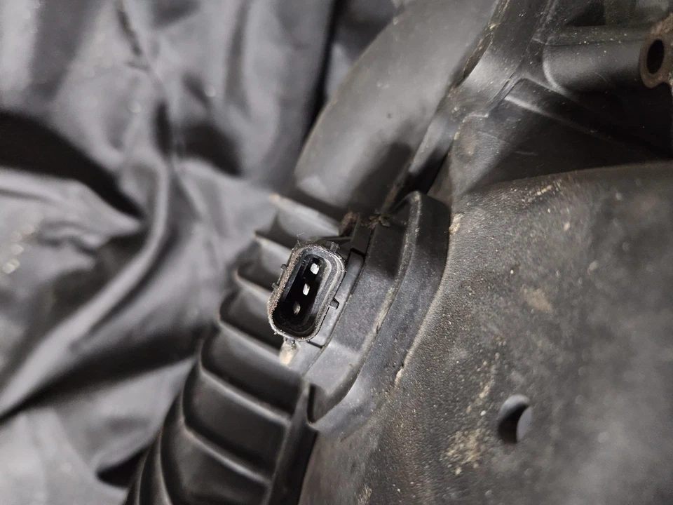 Coletor de admissão superior 2004-2010 para Volvo S40 V50 S30 S70 2.4L sem turbo fabricante de equipamento original - Imagem 2 de 4