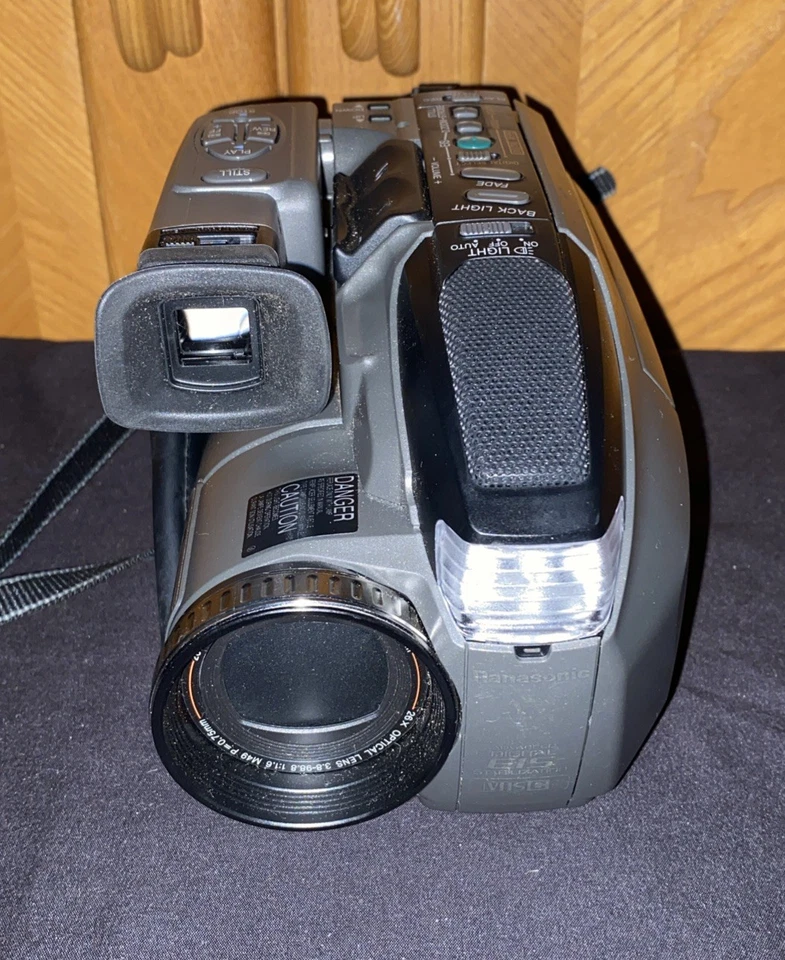 Panasonic - Palmcorder PV-L780D - Palmcorder with Photoshot - Image 4 of 4