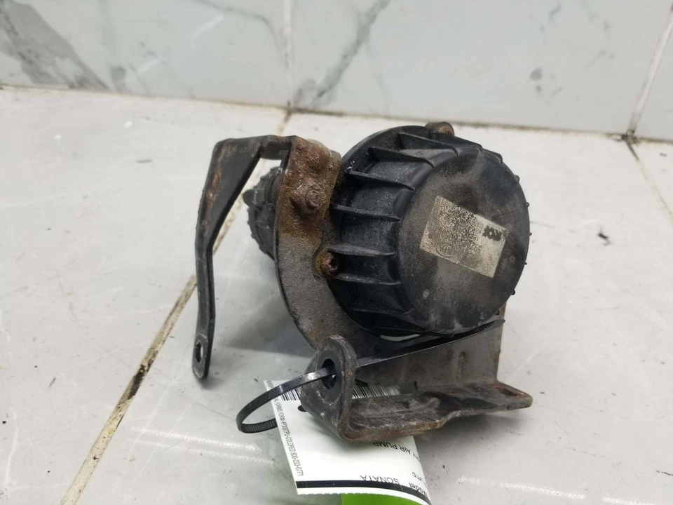 Bomba de inyección de aire secundaria Hyundai Sonata 2011 59200 3Q500 #004039 Foto 2 de 3