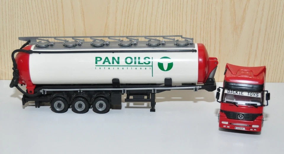 Dickie Toys M0826 Camion Mercedes cisterna PAN OILS frizione 36 cm 2012 - Immagine 3 di 4