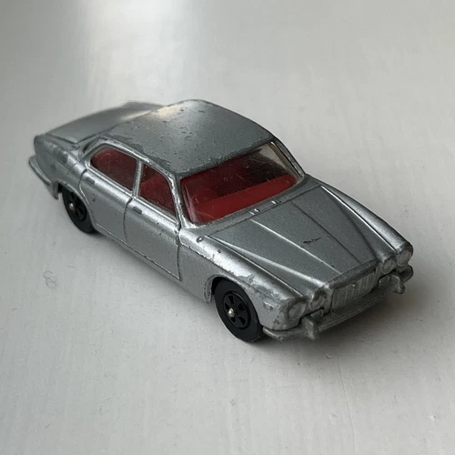 CORGI JUNIORS JAGUAR XJ6 4.2 SILVER THIN BLACK WHIZZWHEELS No.39 VINTAGE 1970