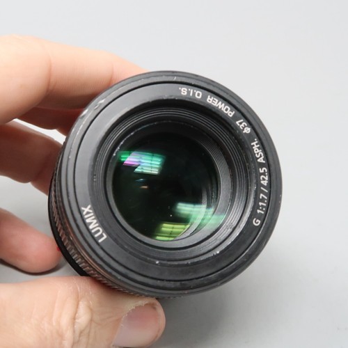 Panasonic Lumix G 42.5mm f1.7 ASPH. Power OIS MFT Lens H-HS043K - Needs Repair - Picture 4 of 9
