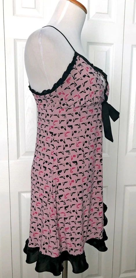 Camisón para dormir Jenni by Jennifer Moore Babydoll rosa con estampado de tacón alto - XS Foto 3 de 4