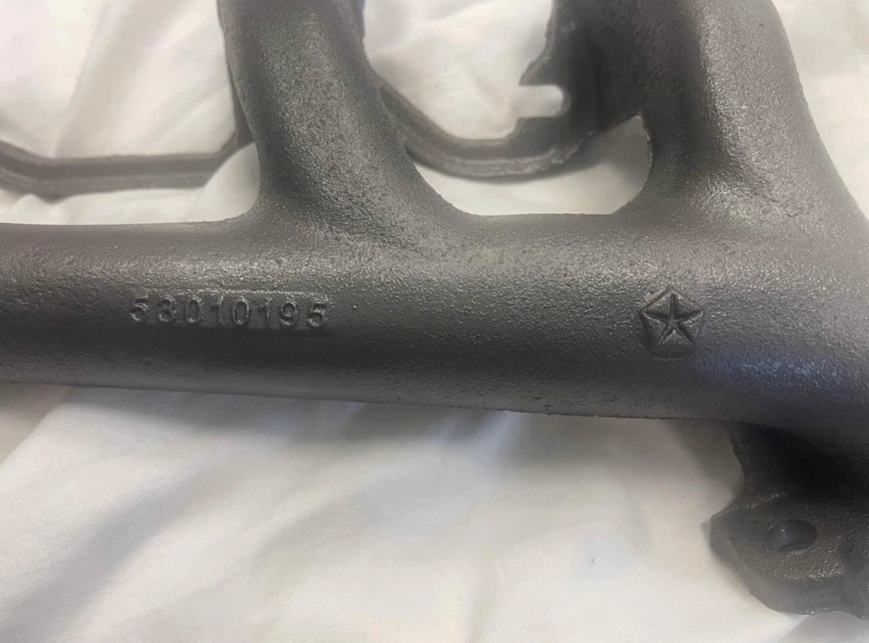 Colectores de escape Chrysler/Jeep OEM totalmente restaurados. Prácticamente nuevo  Foto 2 de 4