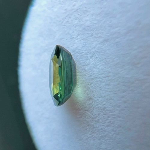UNTREATED 1.55ct Parti Colour AUSTRALIAN Sapphire Yellow Green Oval 7.7x5.7mm - Picture 7 of 7