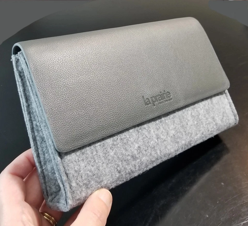 LA PRAIRIE 瑞士化妆包化妆袋 灰色毛毡和聚氨脂合成革 全新 — 第 2/4 张图片