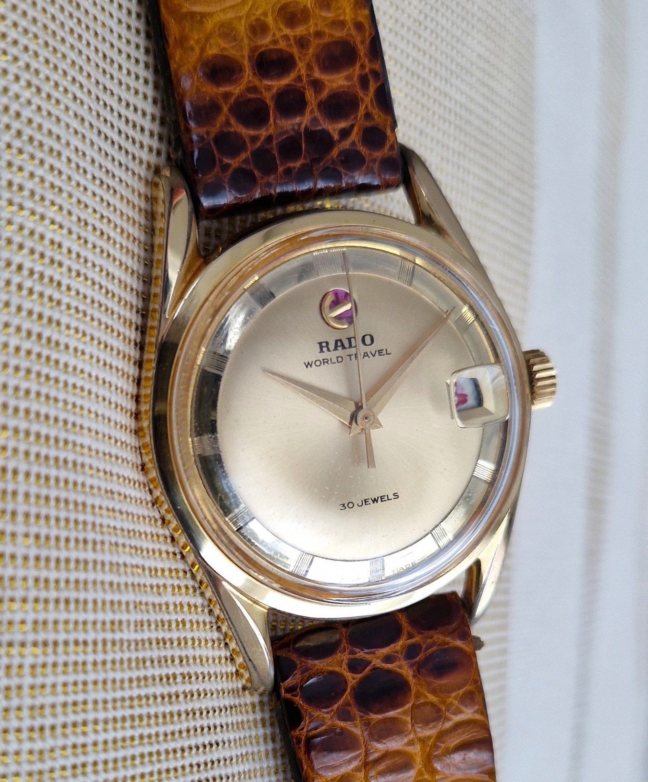 gold automatic 1701, World Rado runs watch, Swiss Vintage AS plated, Travel - vintagewatches.pk