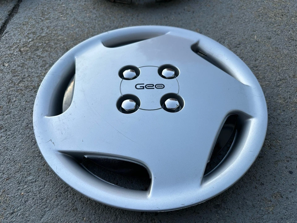 Calota One 93-97 GEO Prizm 14” tampa de roda 10199655 boa! - Imagem 2 de 4