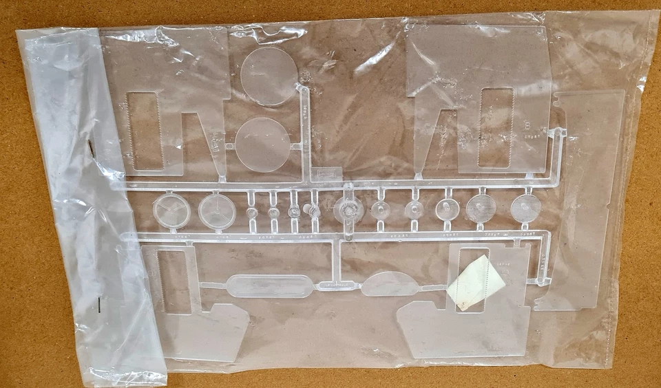 Pocher 1/8 Rolls Royce Torpedo Cabriolet 1934 Phantom II K/75 Windscreen Glass - Image 2 of 2