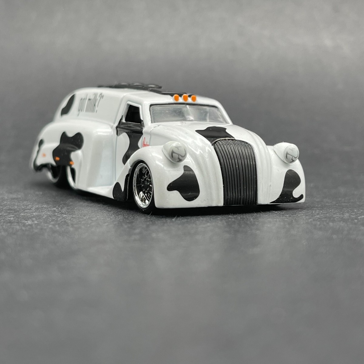 Jada Dub City 1939 '39 Dodge Airflow Tanker Got Milk White