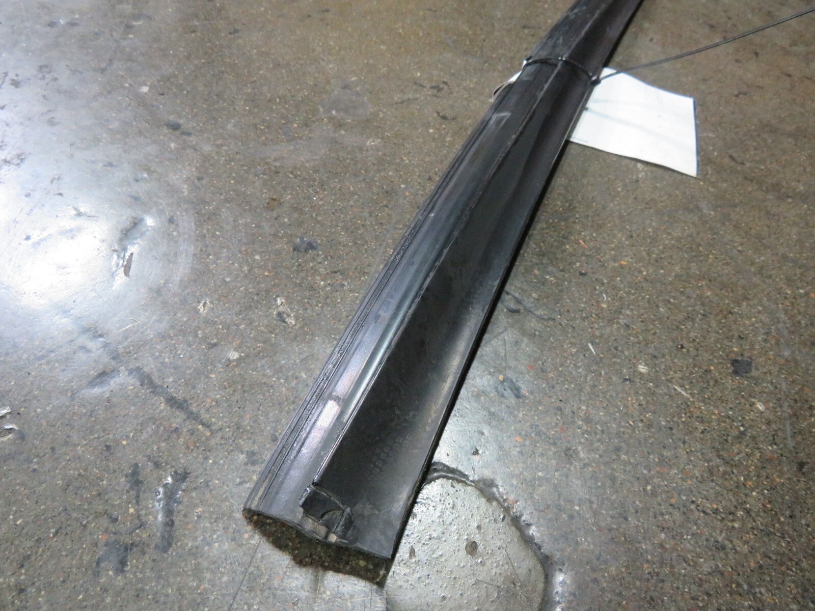 Ferrari 575, 550, RH, Outer Glass Scraper Molding, Used, P/N 64715800