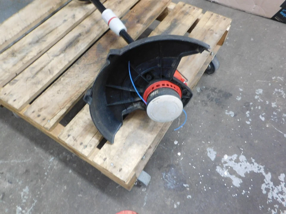 HOMELITE 120V 13" ELECTRIC ADJUSTABLE WEED TRIMMER - MODEL#UT41112B - Image 3 of 4