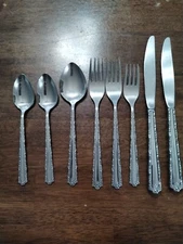 Oneida Deluxe Cherie Stainless Silverware Flatware 8 Pieces Lot fork spoon knife