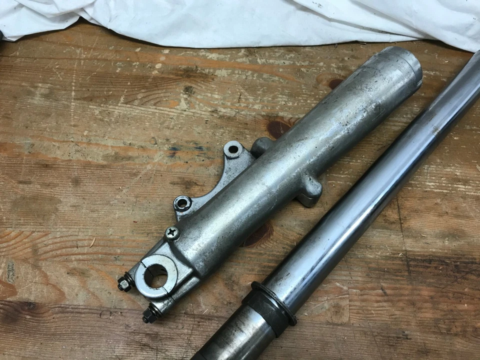 Horquilla delantera Harley Davidson Road King 1985-1999 G561-R R45833-97 Foto 2 de 4