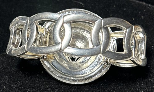 Beautiful Lions Head Rhinestone Stretch Statement Bracelet. #93 - Picture 4 of 4