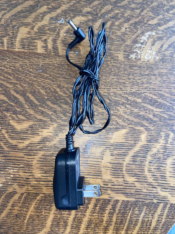 Sylvania Portable 7” Rechargeable DVD Player -SDVD7015 Tested & Working -No Cord - Image 4 of 4