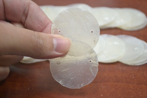 100 PZ TONDO PIATTO CAPIZ SEA SHELL 2 FORI DISCHI VUOTI 1 1/2" #9081 - Foto 3 di 4