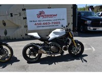 2015 Ducati Monster 1200 S naked bike roadster