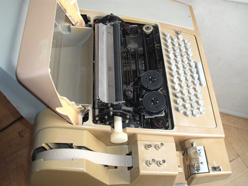 Teletype ASR 33 mit Puncher + Reader. Optisch und technisch sehr guter Zustand! - Bild 5 von 15