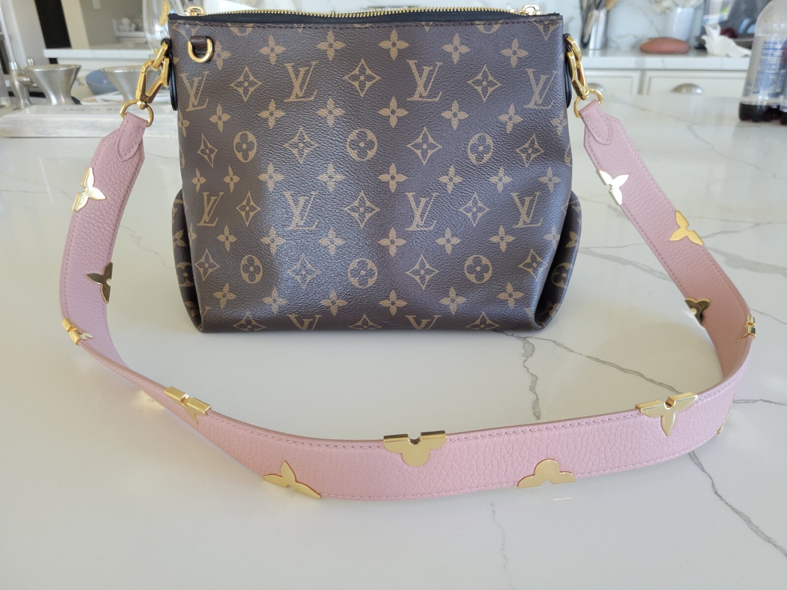 SO RARE! Louis Vuitton Pink Leather Iris Bandouli… - image 11