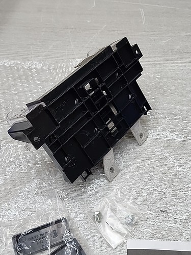 GE THQMV125D Bolt-On Mount Main Circuit Breaker 2-Pole 125-Amp 120/240-Volt - Picture 9 of 12