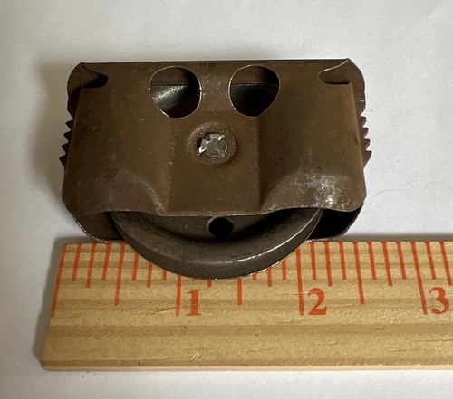 (1) Vintage / Antique Window Sash Pulleys No Paint - Picture 6 of 9