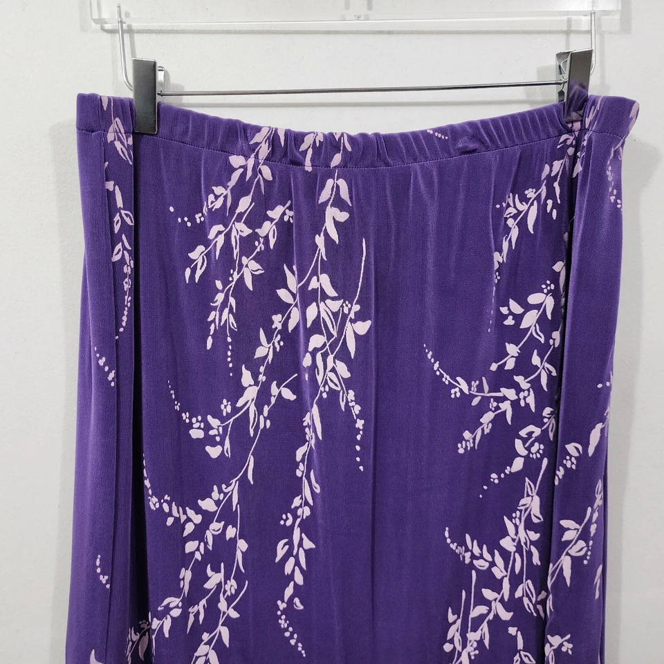Falda midi Citiknits púrpura floral ajustada texturizada elástica más 2X caprichoso Foto 2 de 4