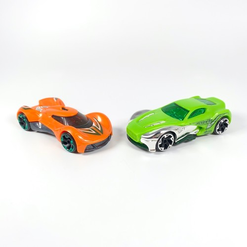 2 Stück - Zuru 2018 Bonfire Orange & Toxic Green Diecast Sportwagen 1:64 - Bild 1 von 16