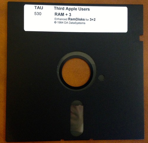 Third Apple User's Group - 8 Disk Lot / Apple III Home Computers - Picture 10 of 19
