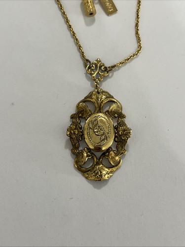 1928 Jewelry Co GOLD PLATED LOCKET NECKLACE - Costume Jewelry 18” —(P) - Picture 2 of 10