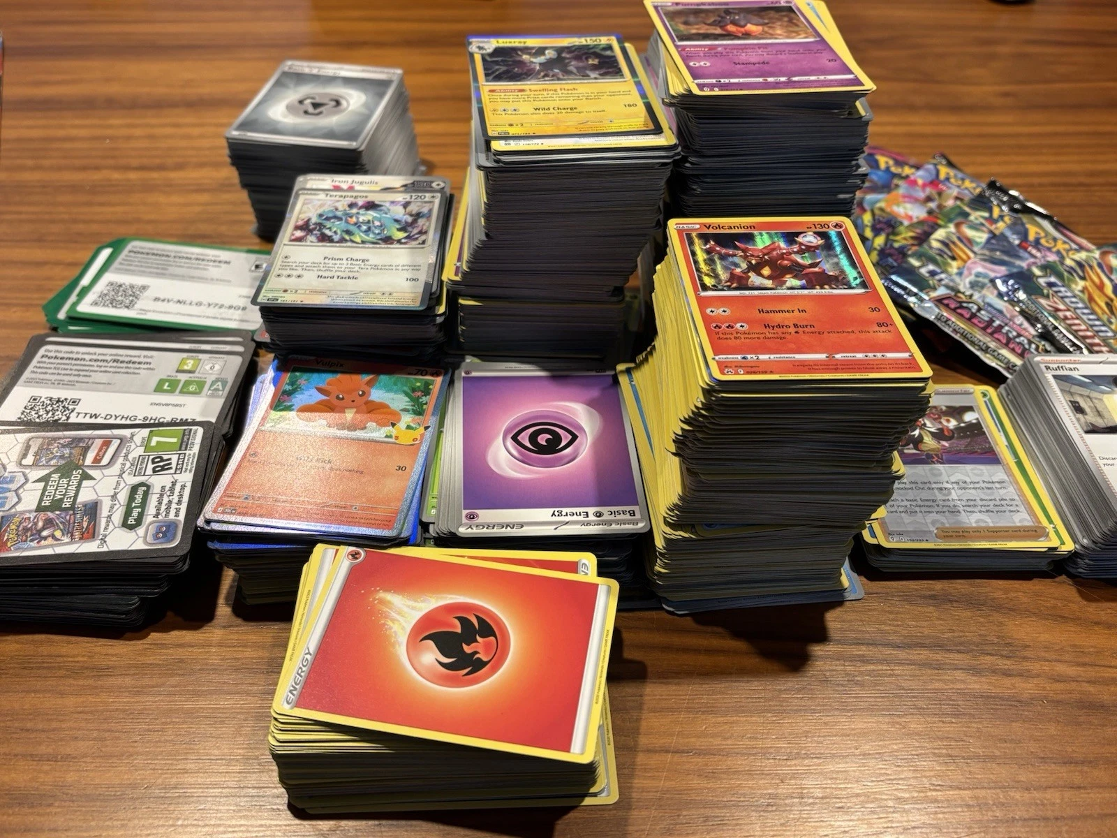 A large lot of loose Pokemon commons