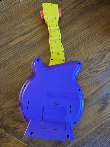 The Wiggles 2004 Spin Master Wiggly Giggly Purple Guitar Tested - Picture 2 of 2