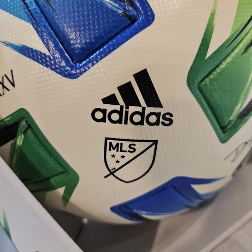 Balón de partido oficial Adidas Nativo XXV MLS con caja 2020 - Imagen 7 de 14