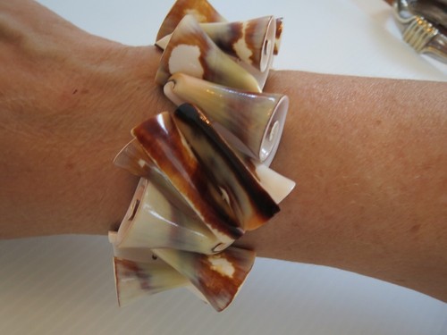 Sommer! BEACHY! Wunderschön! Natürliches Muschel Stretch elastisches breites ARMBAND