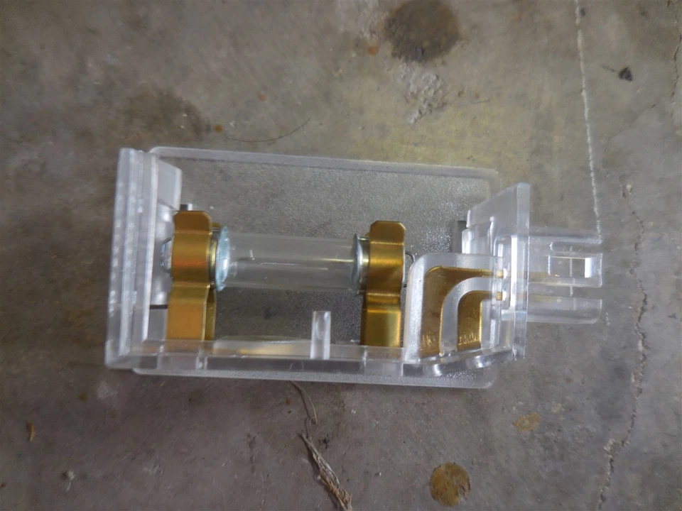 Lámpara de luz de carga para maletero Cadillac STS Koito 2004-2009 usada OEM Foto 2 de 4