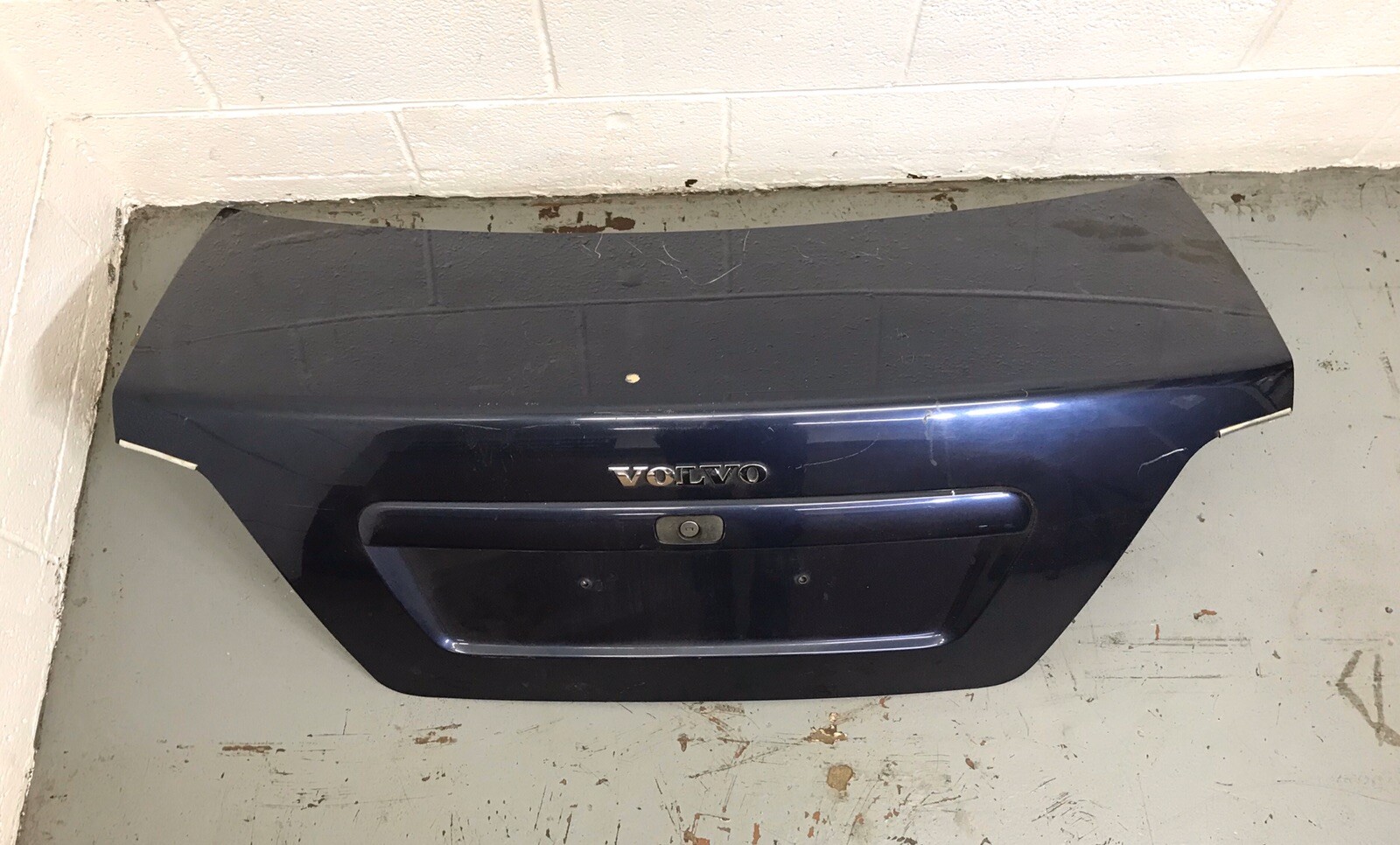 20002004 Volvo S40 Trunk Lid Hatch Tail Gate OEM eBay