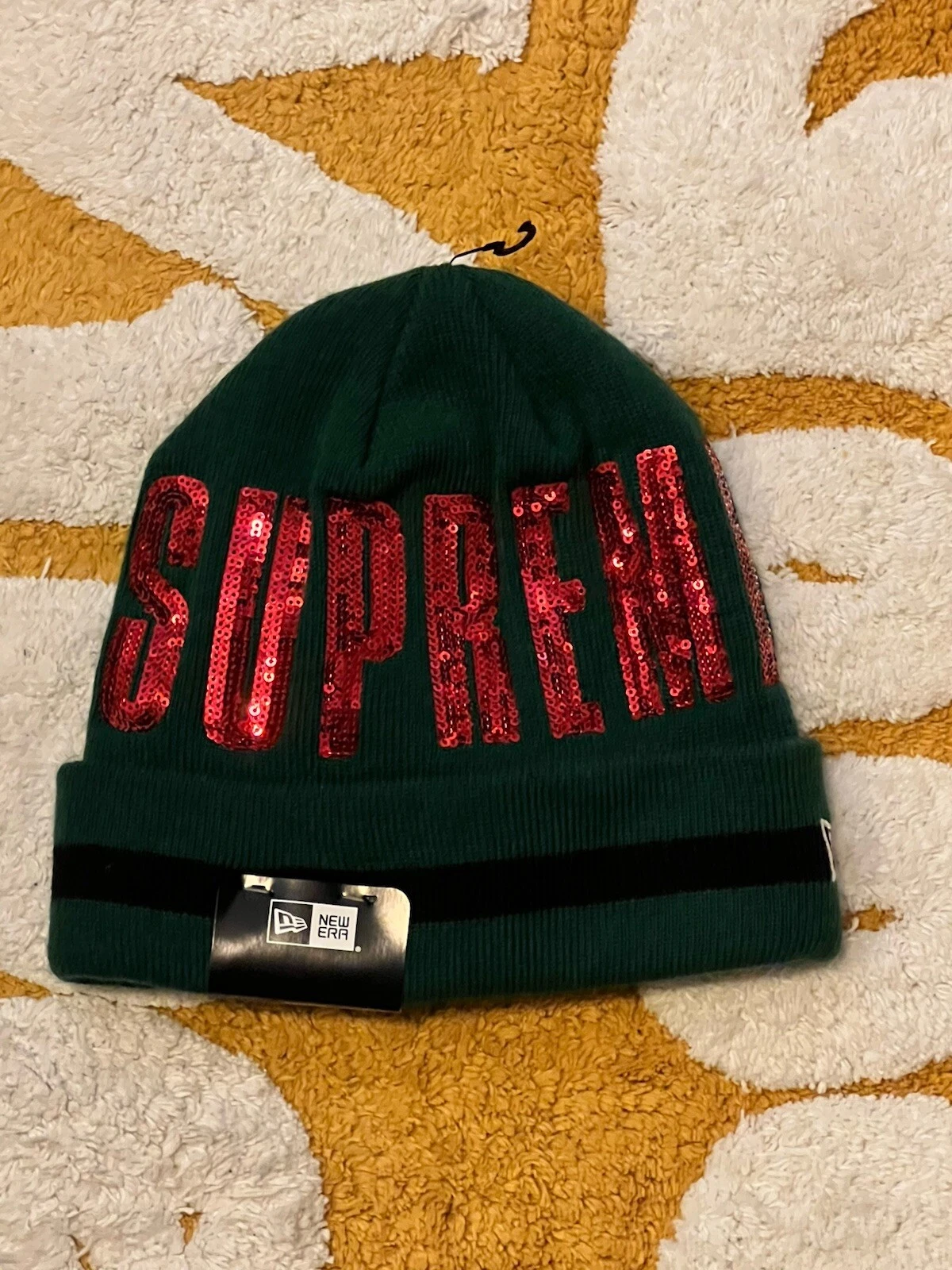 Rare bonnet rouge paillettes Supreme x New Era vert foncé FW20 neuf 