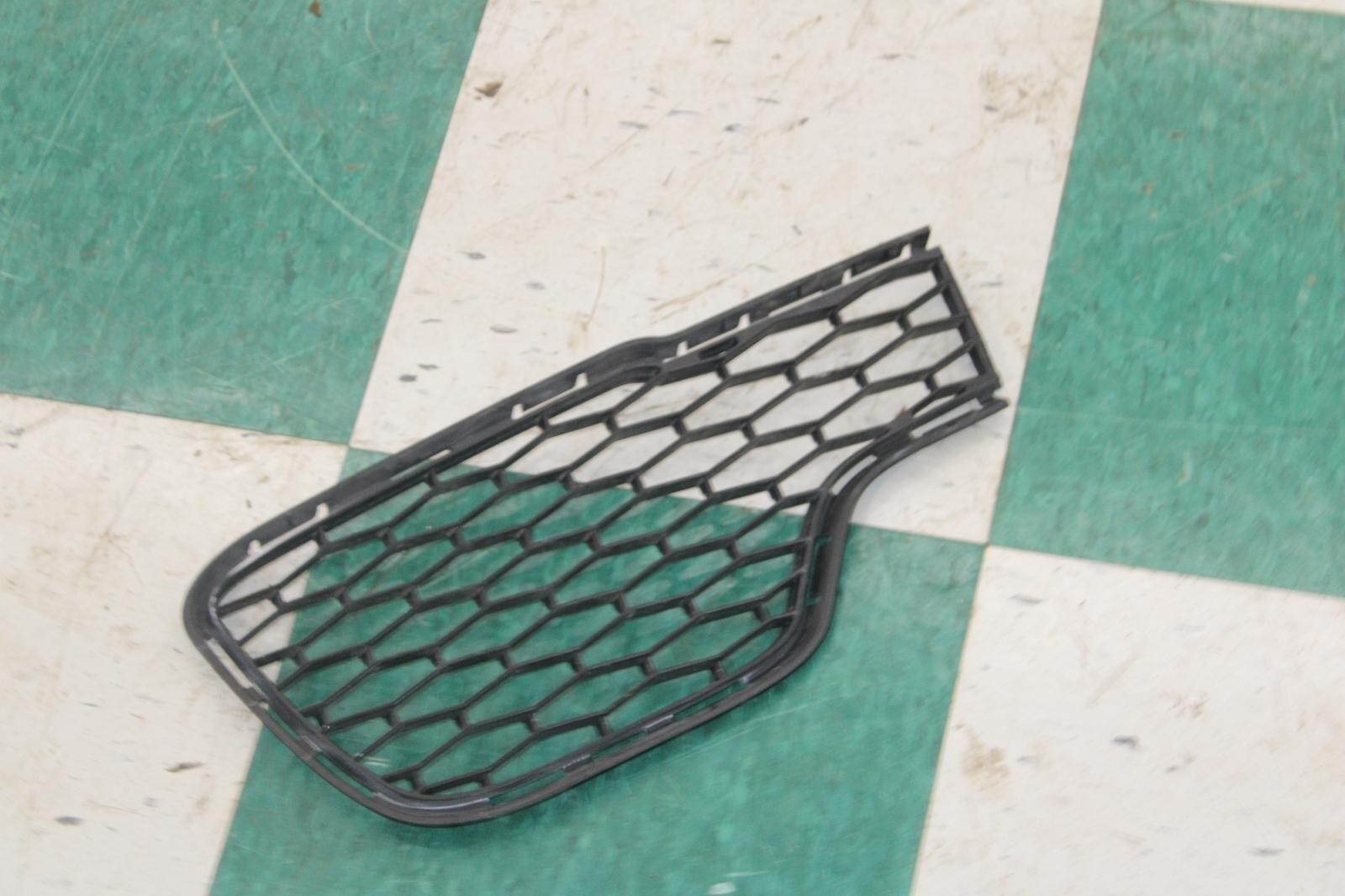 14-17 MASERATI GHIBLI Black Honeycomb Front Lower Left LH Grill Grille Unit OEM