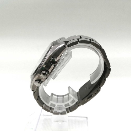 Citizen Eco-Drive B642-0013P01 Radio Contrôlée Titane SLV Solaire Montre Hommes - Photo 2 sur 5