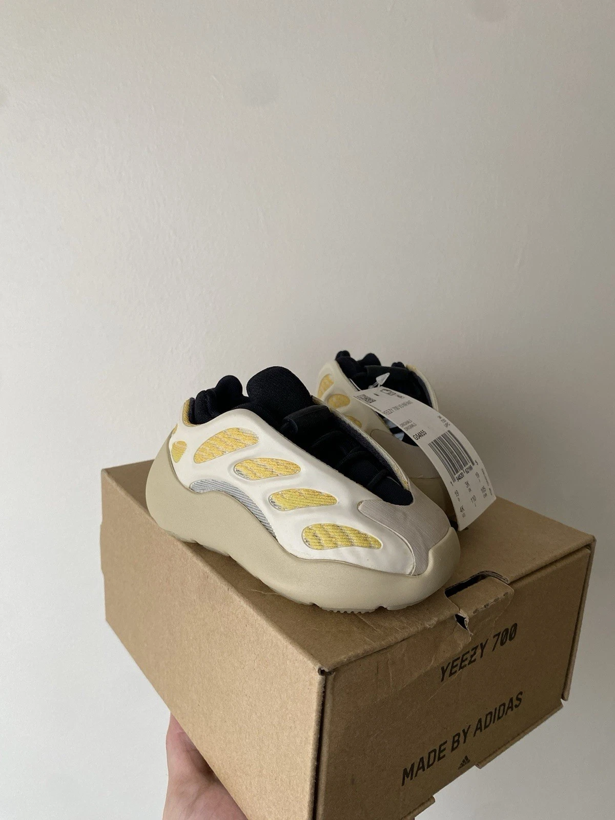 Scarpe casual Adidas Yeezy 700 V3 slip on bambino ragazzo bianco sporco sneakers G54855